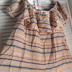 Flowy top, sweet details